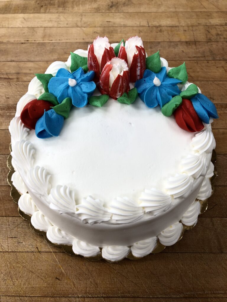 Cake with red and blue flowers design
