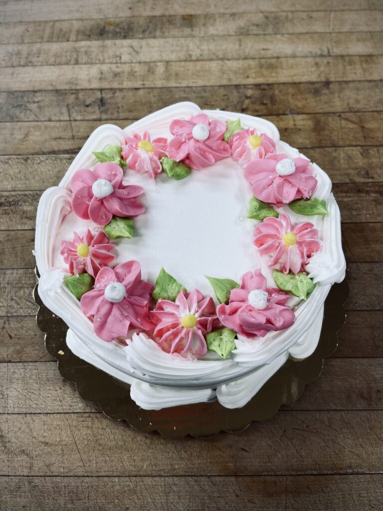 Cake with pink flowers design