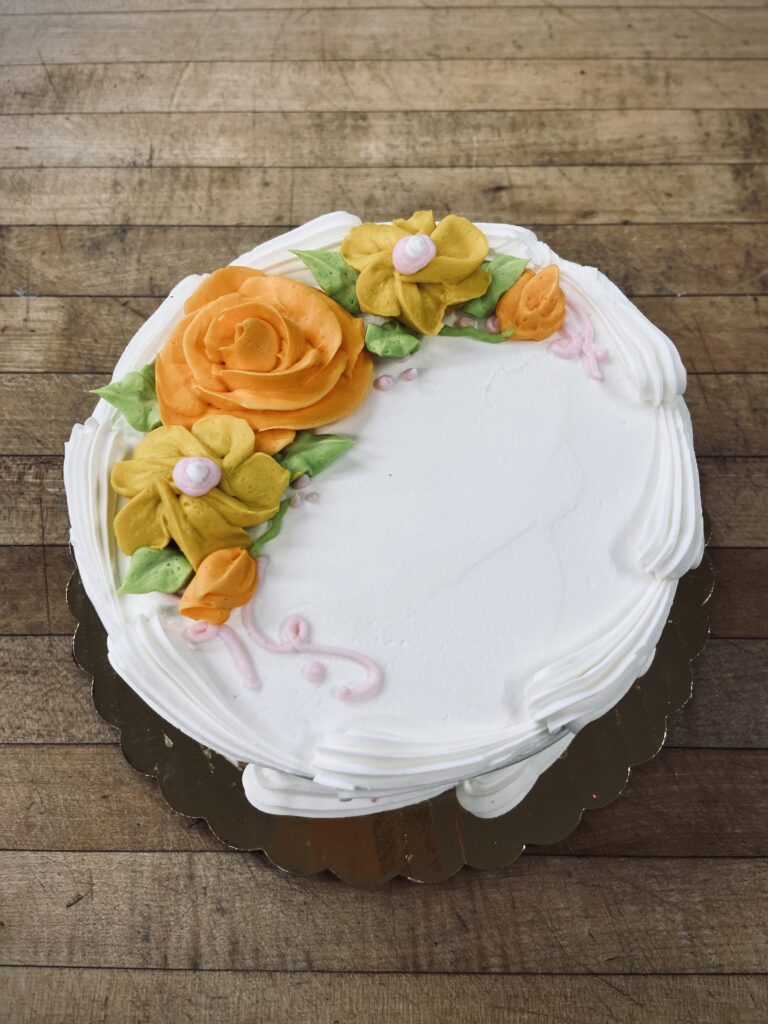 Cake with orange flowers design