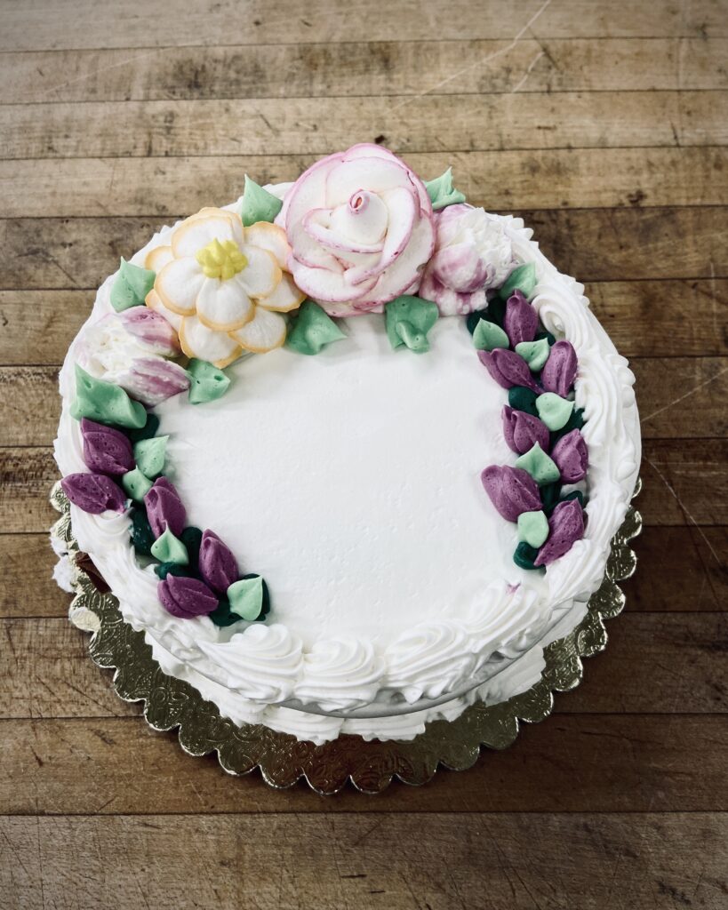 Cake with pink and violet flowers design